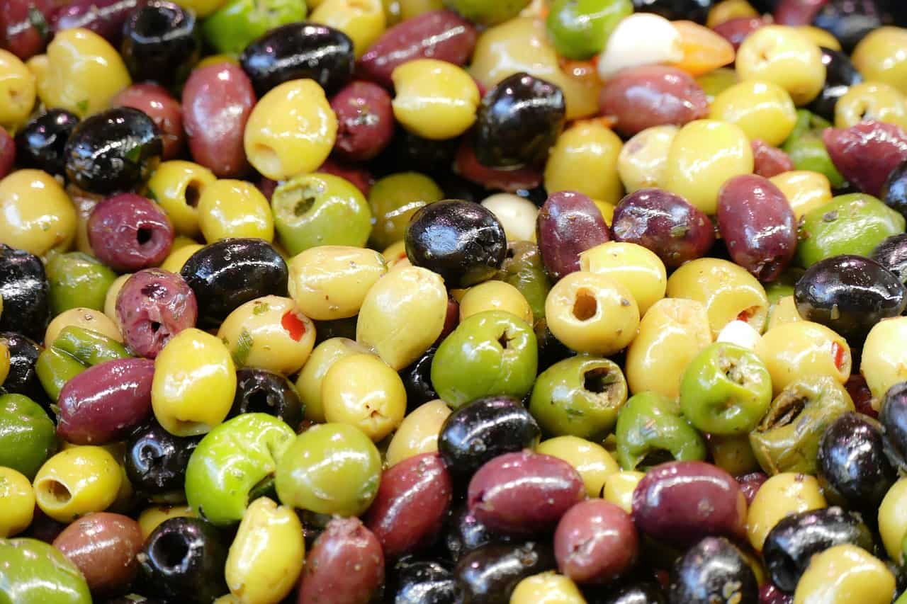 olives and tomatoes 